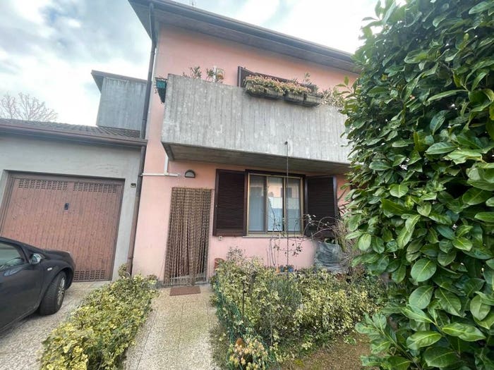 Casa trilocale in vendita in Via dell'Usignuolo, Centro, Arconate