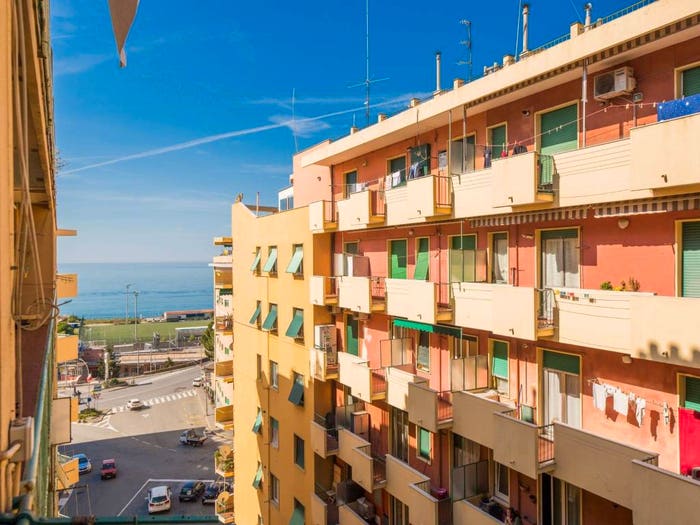 Appartamento con 5 locali in vendita in Via Gaspare Buffa, Voltri, Genova