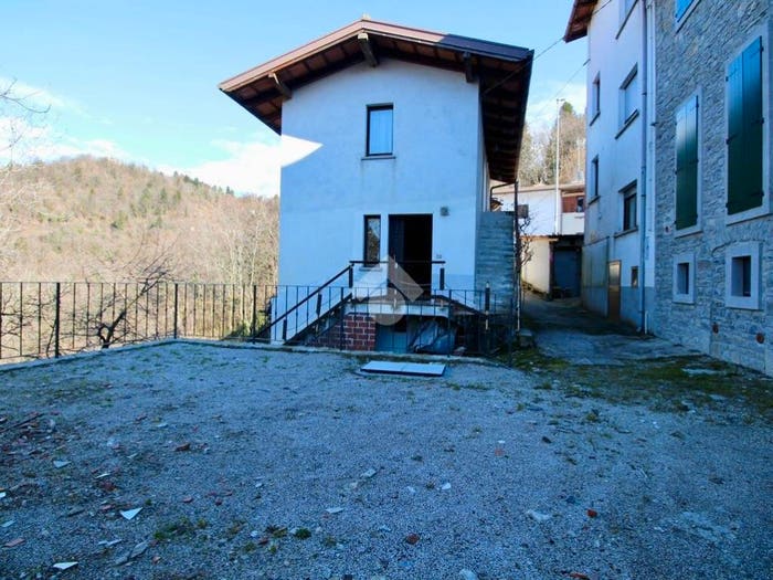 Casa trilocale in vendita in Via lombai, Grimacco