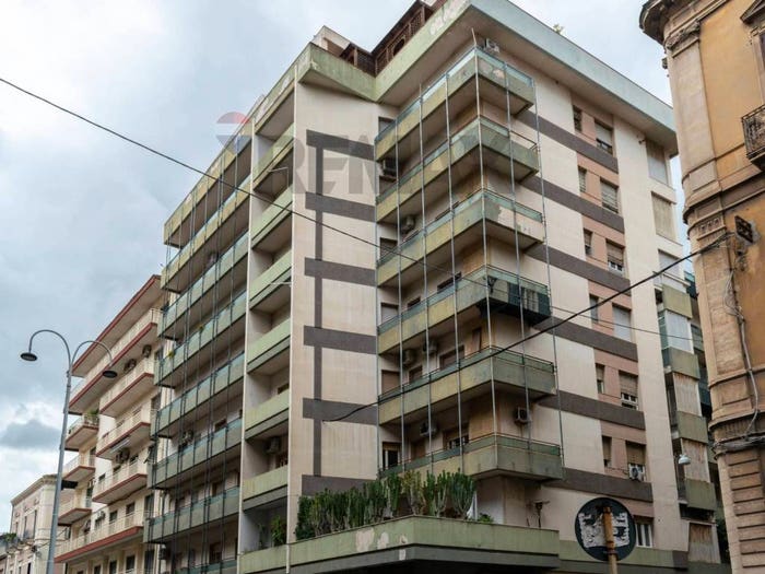 Appartamento con 5 locali in vendita in Via Ruggero Settimo, XX Settembre Tribunale, Catania