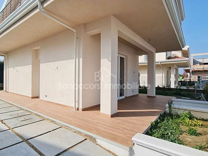 Casa quadrilocale in vendita in Contrada Polopoli, CoriglianoRossano