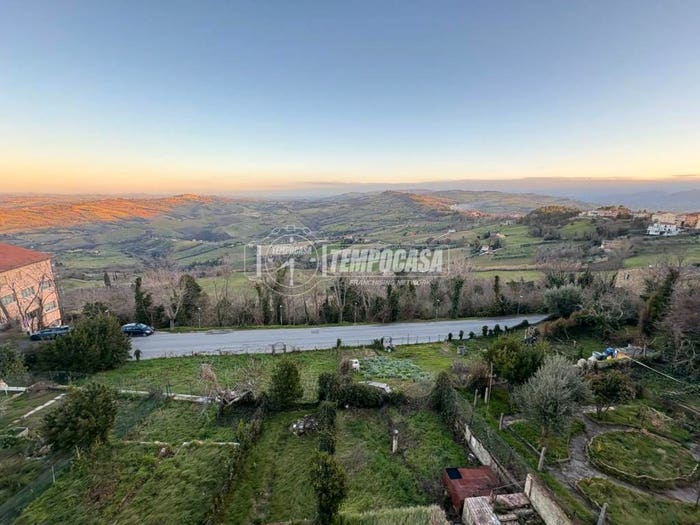 Appartamento quadrilocale in vendita in Via Giovanni Bovio, Centro, Cupramontana