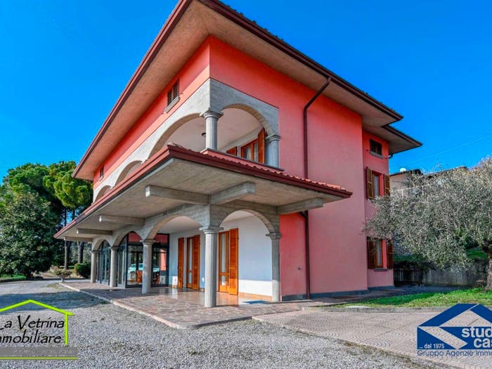 Casa con 6 locali in vendita in Carobbio degli Angeli