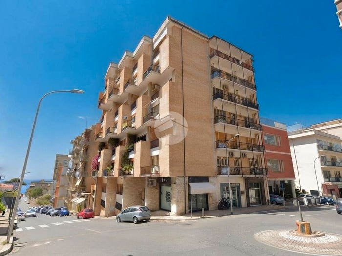 Appartamento quadrilocale in vendita in Via S Rocco, Centro, Paola