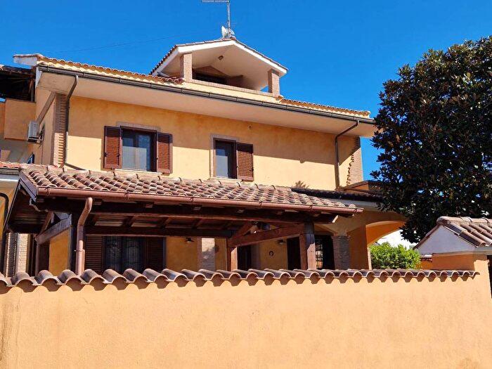 Casa con 6 locali in vendita in Via Mar Arabico, Torvaianica Alta, Pomezia