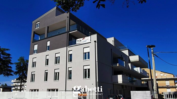 Appartamento con 7 locali in vendita in Via del Mare SNC, Lanciano