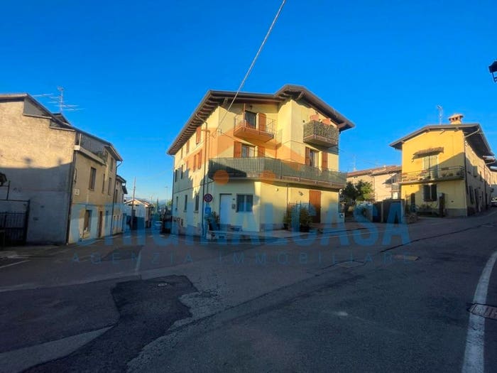 Appartamento trilocale in vendita in Via Giuseppe Garibaldi, Calcinato