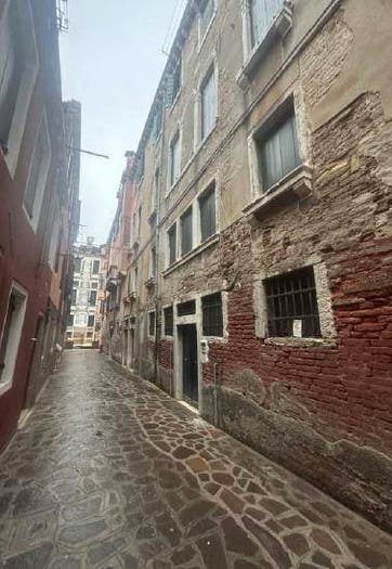 Appartamento trilocale in vendita in Sestiere Cannaregio, Santi Apostoli San Canciano, Venezia