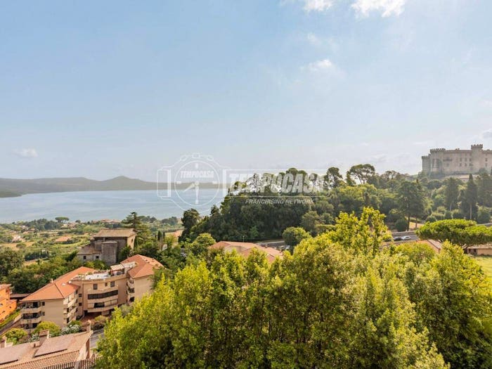 Appartamento trilocale in vendita in Via cristoforo stati, Centro, Bracciano