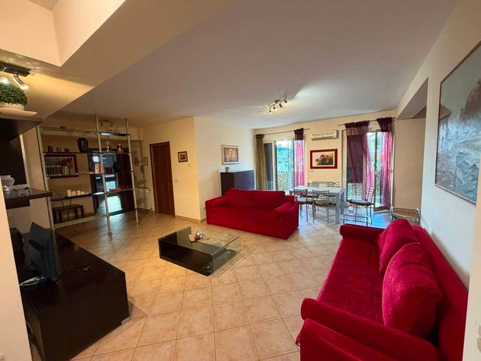 Appartamento trilocale in vendita in Via Ischia, Centro, GiardiniNaxos