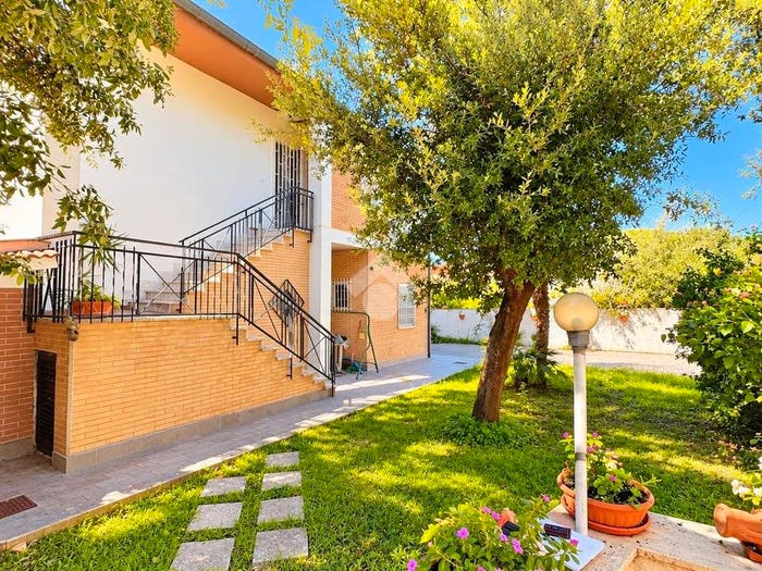 Appartamento trilocale in vendita in Via delle Azalee, Lido di Cincinnato Sirene, Anzio