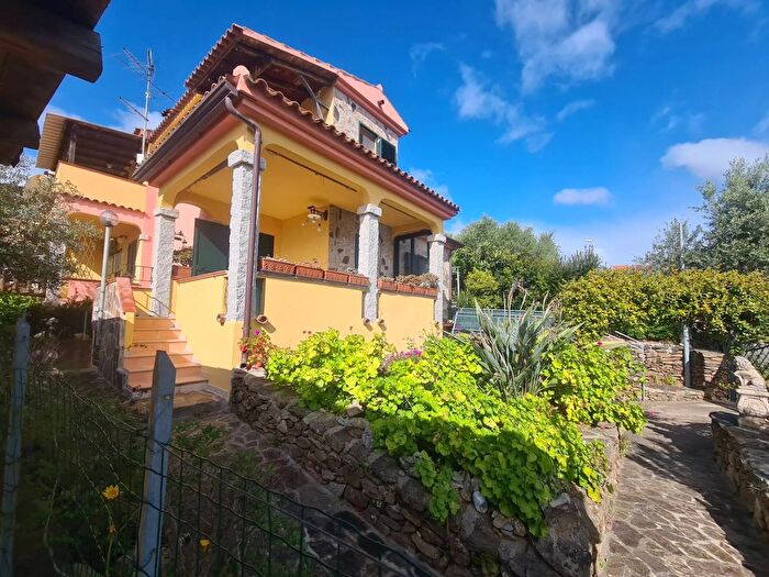 Casa con 5 locali in vendita in Via Lago Omodeo, Budoni