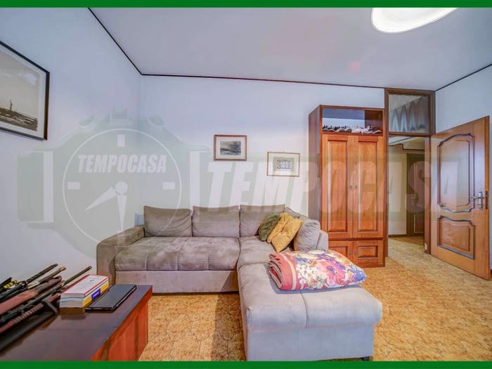 Casa quadrilocale in vendita in Via Cinque Martiri, Centro, Ferno