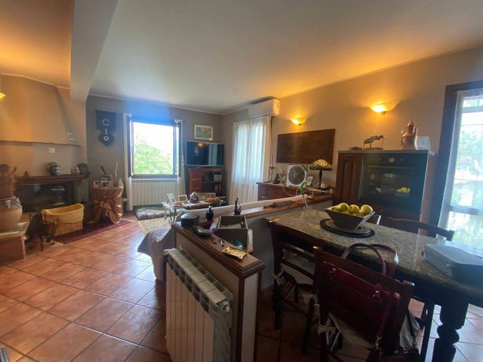 Casa con 5 locali in vendita in Piazza Novembre, Centro, Testico