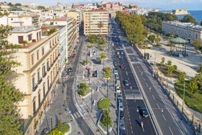 Appartamento con 6 locali in vendita in Chiaia, Napoli