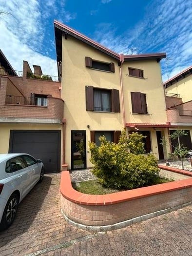 Casa con 5 locali in vendita in VIA CHIESA, San Martino, Ferrara
