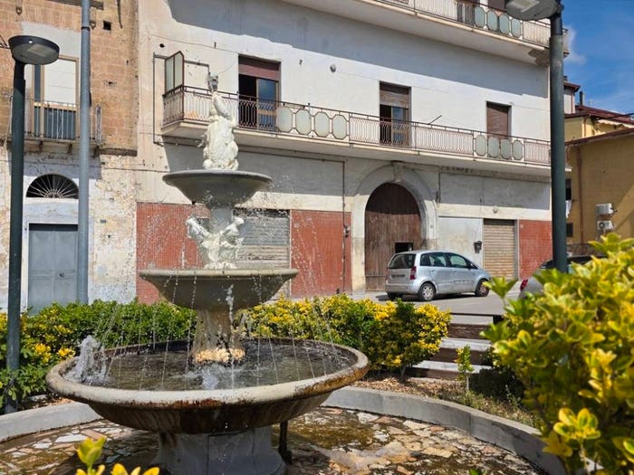Casa con 6 locali in vendita in Via Ponte Carolino, Centro, Maddaloni