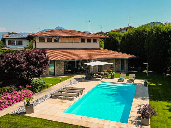 Casa con 6 locali in vendita in Via per Calepio, Capriolo