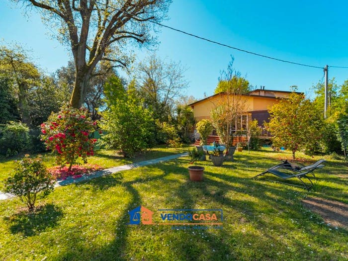 Casa con 6 locali in vendita in Via Stradella, Ronchi Poveromo, Massa