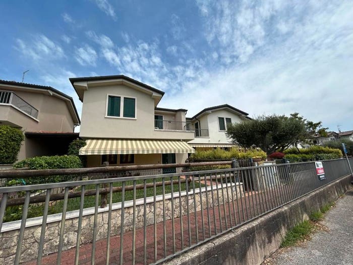 Casa con 6 locali in vendita in Via del Colle, Montecchio Maggiore