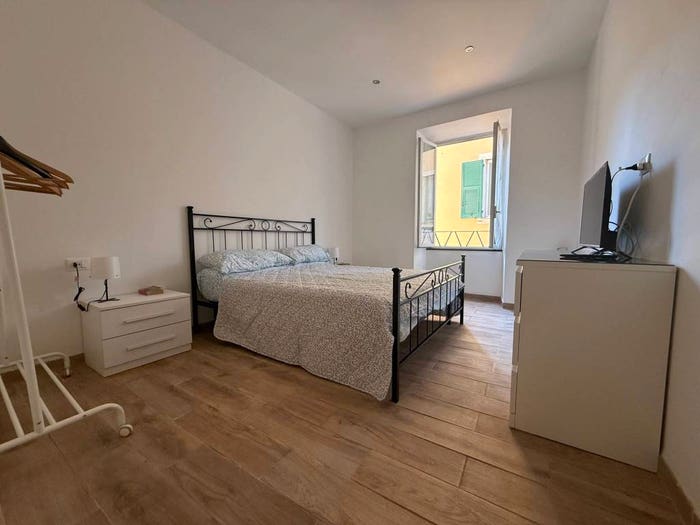 Appartamento trilocale in vendita in Piazza Capro, Manin, Genova