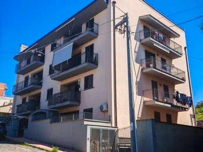 Appartamento con 5 locali in vendita in Via Biella, Paternò