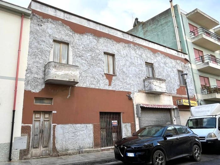 Casa con 6 locali in vendita in Via Carlo Felice, Centro, Sanluri
