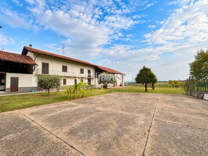 Casa quadrilocale in vendita in Strada Castelnuovo, Santhià