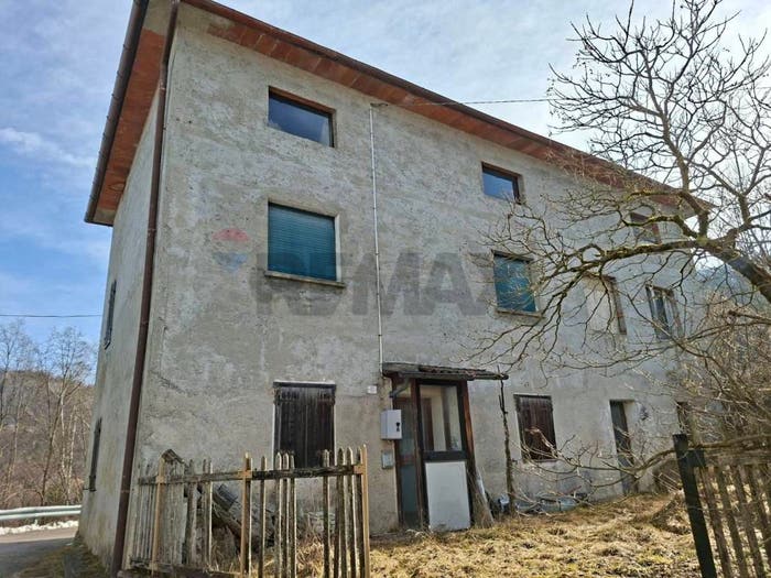 Casa con 5 locali in vendita in via Ronce, Belluno