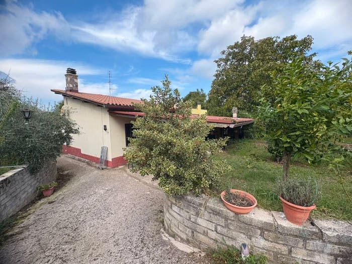 Casa quadrilocale in vendita in Via Calcara Muratelle, San Cesareo
