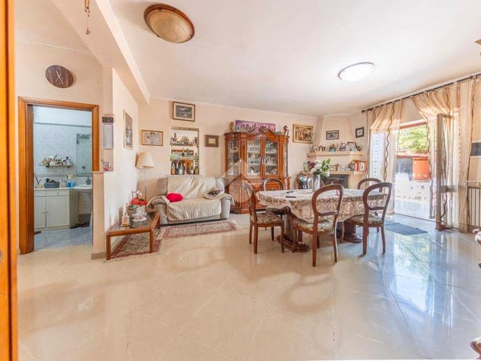 Appartamento trilocale in vendita in Via Grotte dello Stinco, Frascati