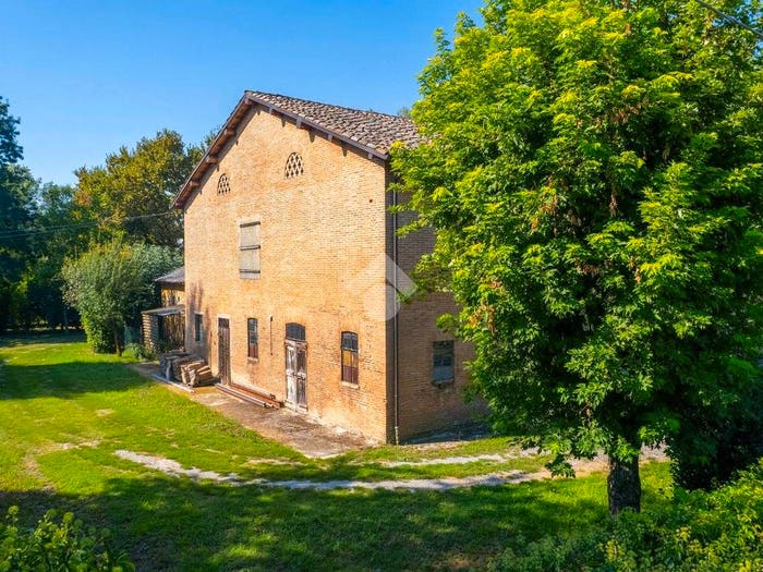 Casa con 6 locali in vendita in via Cervi, Caprara, Campegine