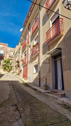 Appartamento quadrilocale in vendita in Via Ruggero II, Vita
