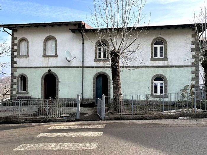 Appartamento quadrilocale in vendita in Via Giardini, Faidello, Fiumalbo