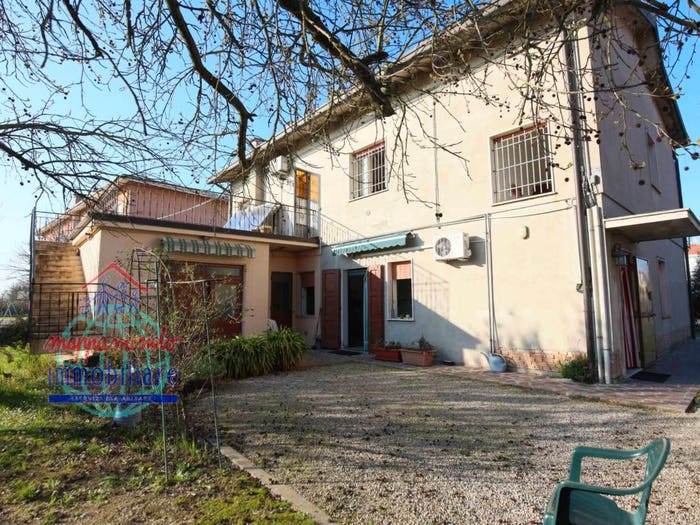 Casa con 6 locali in vendita in VIA STATALE DOSSO, Corporeno, Cento