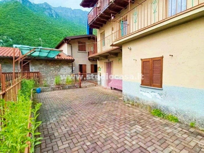 Casa con 6 locali in vendita in Ardesio