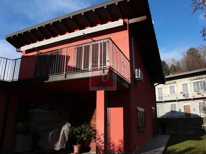 Casa quadrilocale in vendita in Via Luigi Bellorini, Laveno, LavenoMombello