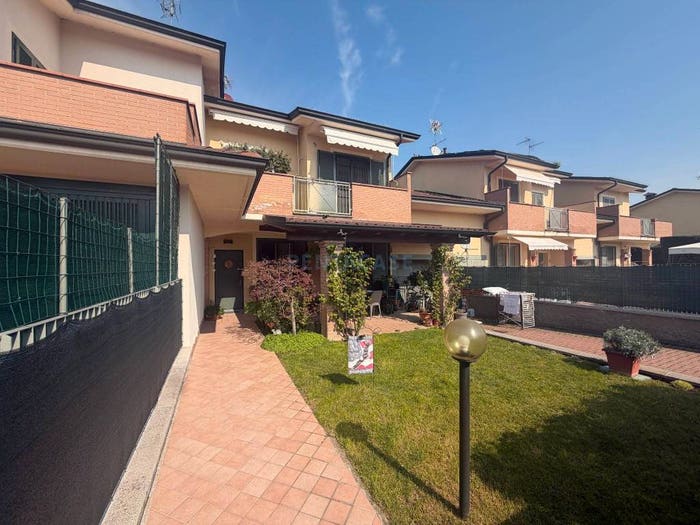 Casa quadrilocale in vendita in Via Carlo Alberto Dalla Chiesa, Borgo San Giovanni