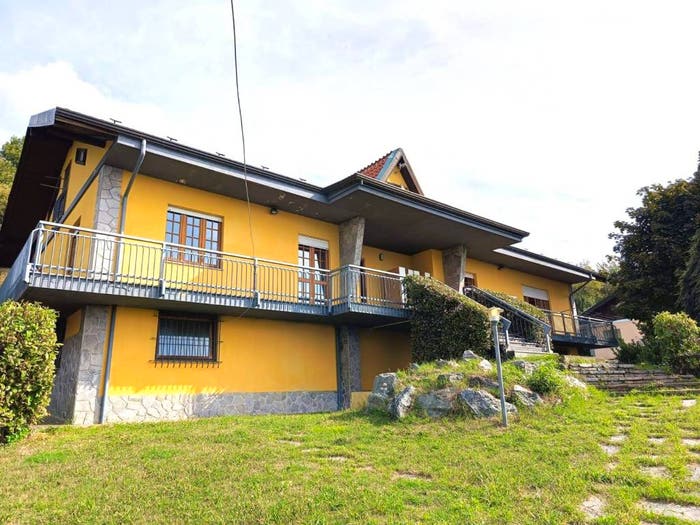 Casa con 6 locali in vendita in Via Castelvecchio, Montalenghe
