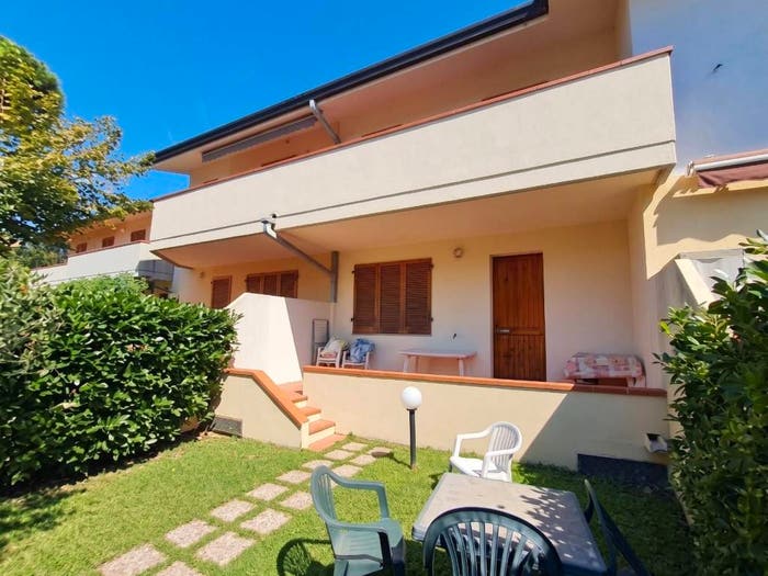 Appartamento trilocale in vendita in Via Firenze, Marina di Massa Centro, Massa