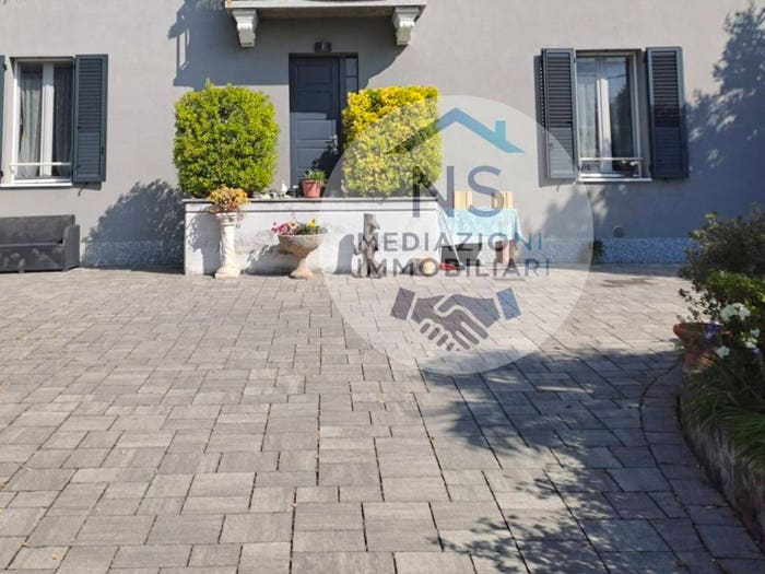 Appartamento trilocale in vendita in Via Lombardia, Cermenate