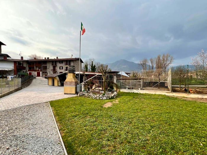 Casa quadrilocale in vendita in Via Valle del Muto, Porchera, Albino