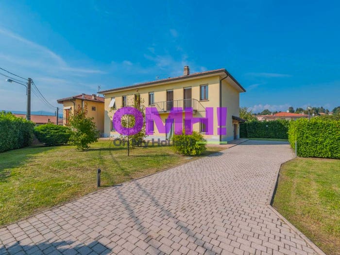 Appartamento quadrilocale in vendita in Via Giacomo Matteotti, Centro, Monvalle