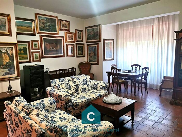 Appartamento con 6 locali in vendita in Via Monte Grappa, Repubblica, Prato