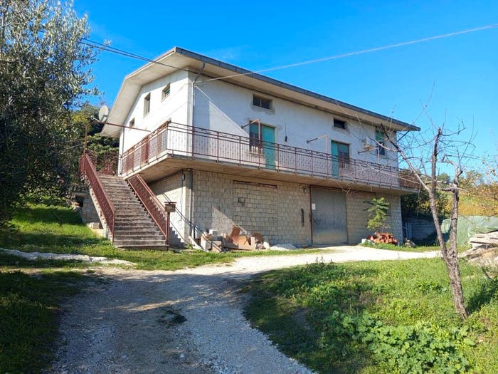 Casa quadrilocale in vendita in Contrada Costa di Chieti, Lanciano