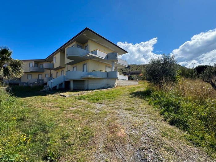 Casa con 6 locali in vendita in Strada Statale Tirrena Inferiore, Cirella, Diamante