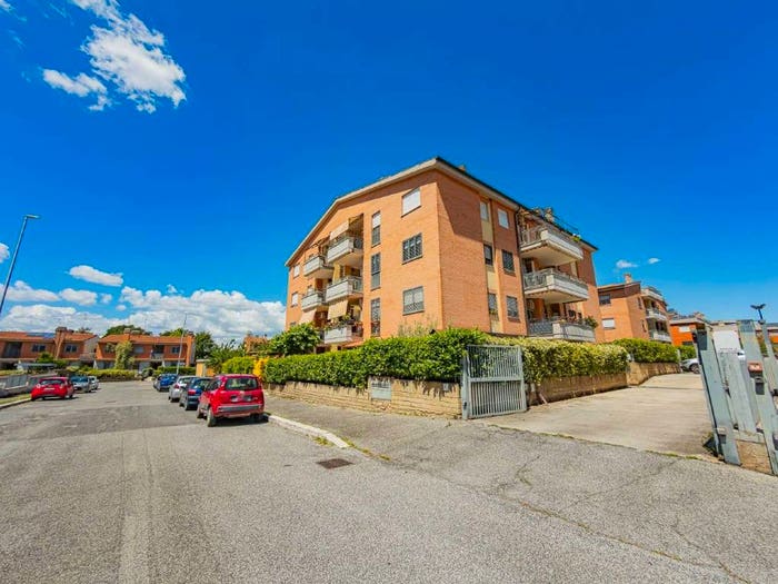 Appartamento trilocale in vendita in via arsita, Castelverde, Roma