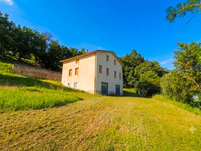 Casa con 6 locali in vendita in Rosora