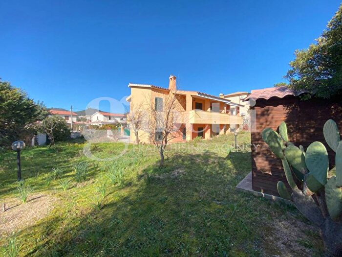 Casa con 5 locali in vendita in Via del Rovo, Pittulongu, Olbia