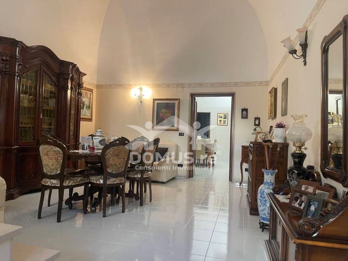 Casa trilocale in vendita in Via Gabriele Manthonè, Centro Storico, Andria